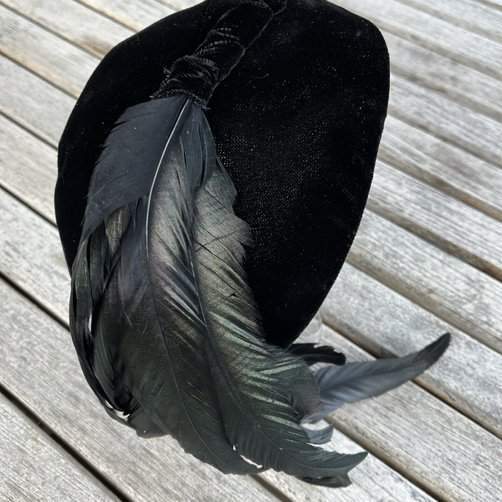 Vintage Black Hat with Iridescent Feather Accent - Picture 11 of 16